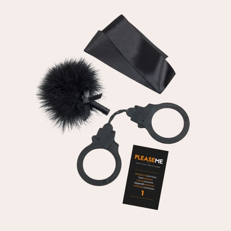 PleaseMe de Tease & Please : jeu érotique pour couple avec accessoires BDSM, missions sensorielles et jeux de domination. Réservé aux +18 ans.