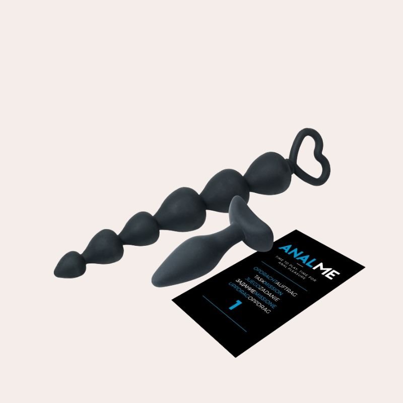 Jeu érotique AnalMe – Découverte du plaisir anal en couple | Tease & Please AnalMe est un jeu coquin pour couple dédié au plaisir anal. Missions guidées et sextoys inclus pour une exploration progressive, excitante et sécurisée.