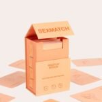 Jeu de cartes érotique pour couples dédié aux jeux de rôle sensuels. Défis, questions et récompenses coquines. +18 ans.