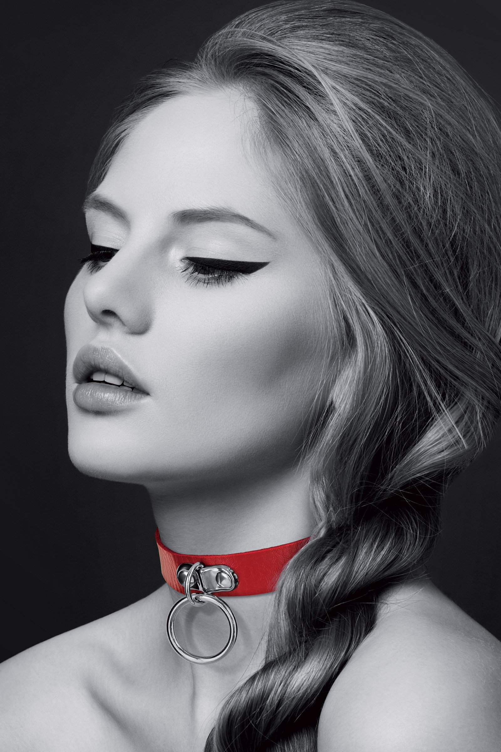 Collier ras de cou d’appartenance BDSM rouge ou noir