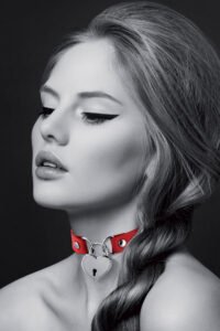 Collier ras de cou BDSM cadenas cœur rouge ou noir