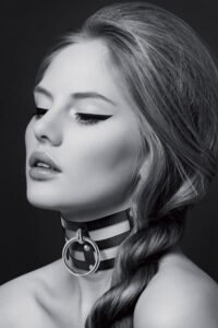 Collier large fétichiste avec anneau