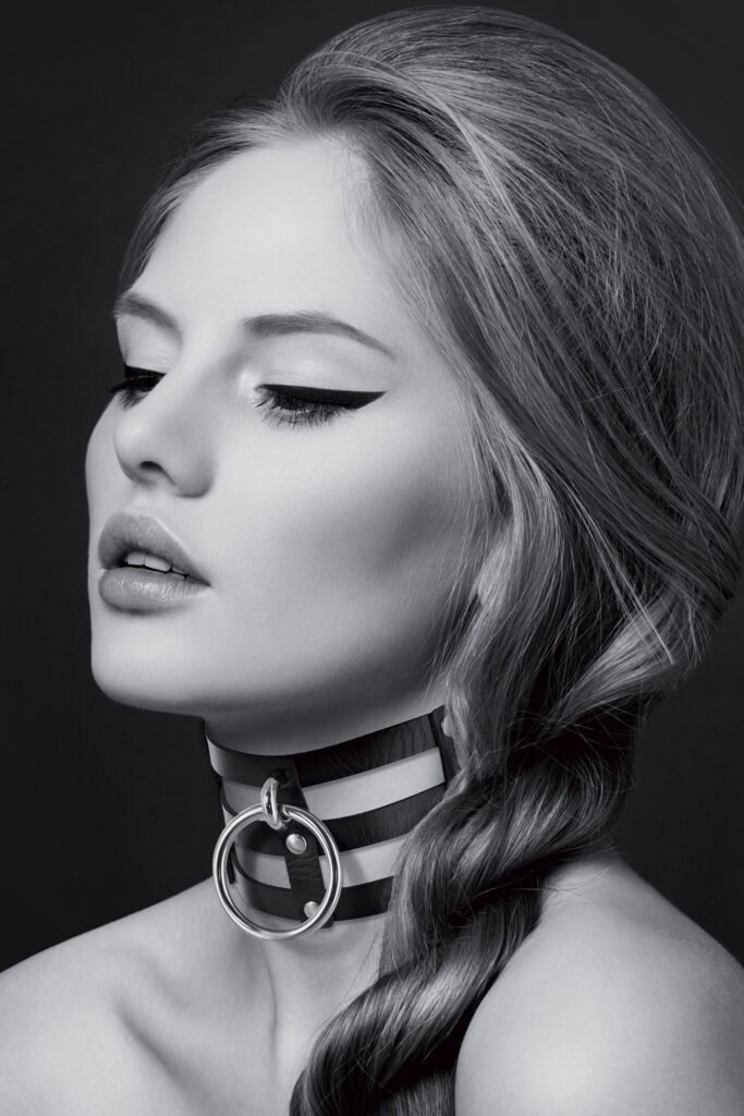 Collier large fétichiste avec anneau