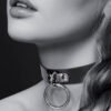 Collier ras de cou d’appartenance BDSM rouge ou noir