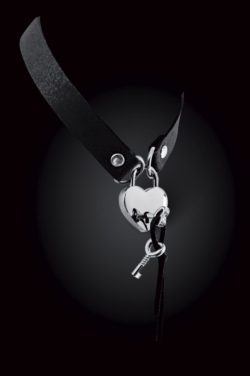 Collier ras de cou BDSM cadenas cœur rouge ou noir