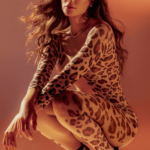 Combinaison en résille léopard